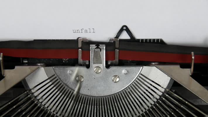 507_Unfall_Schreibmaschine