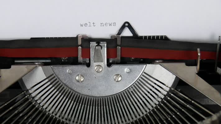 515_Welt_News_drehen_Schreibmaschine