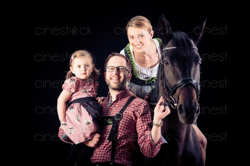 Familie mit Pferd 20150913-0665 