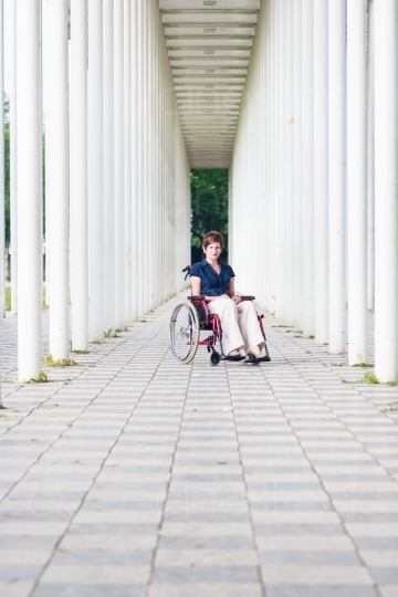 Frau im Rollstuhl 20160725