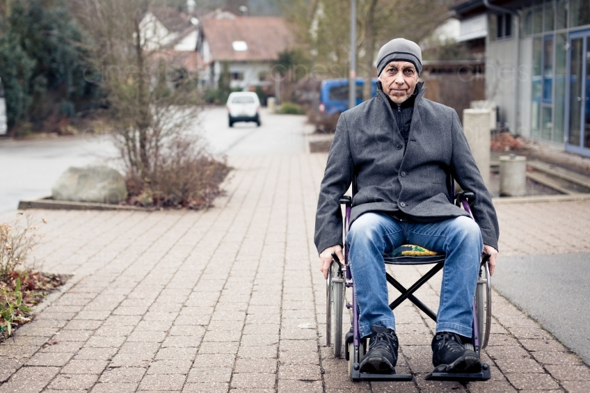 Mann im Rollstuhl 20140120-1057