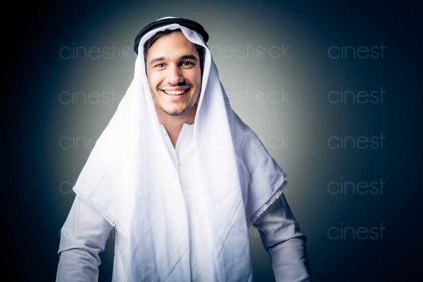 Mann in Arabischem Gewand 20140427-0439