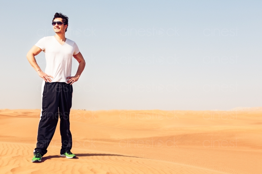 Mann in Wüste 20140313-1600